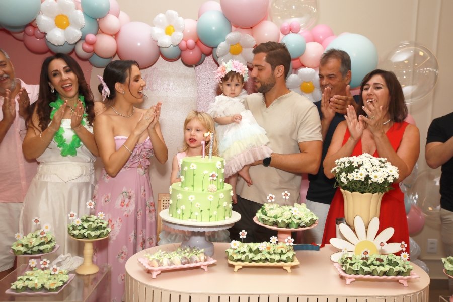 ANIVERSÁRIO DE 1 ANO DA CECÍLIA ZAFANI ARID – “MARGARIDAS” - Eloisa Mattos