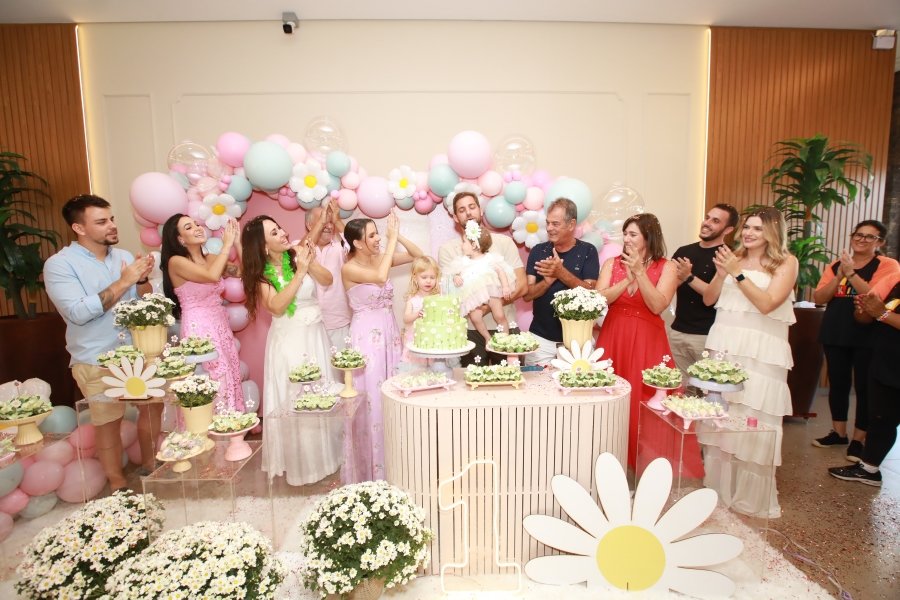 ANIVERSÁRIO DE 1 ANO DA CECÍLIA ZAFANI ARID – “MARGARIDAS” - Eloisa Mattos