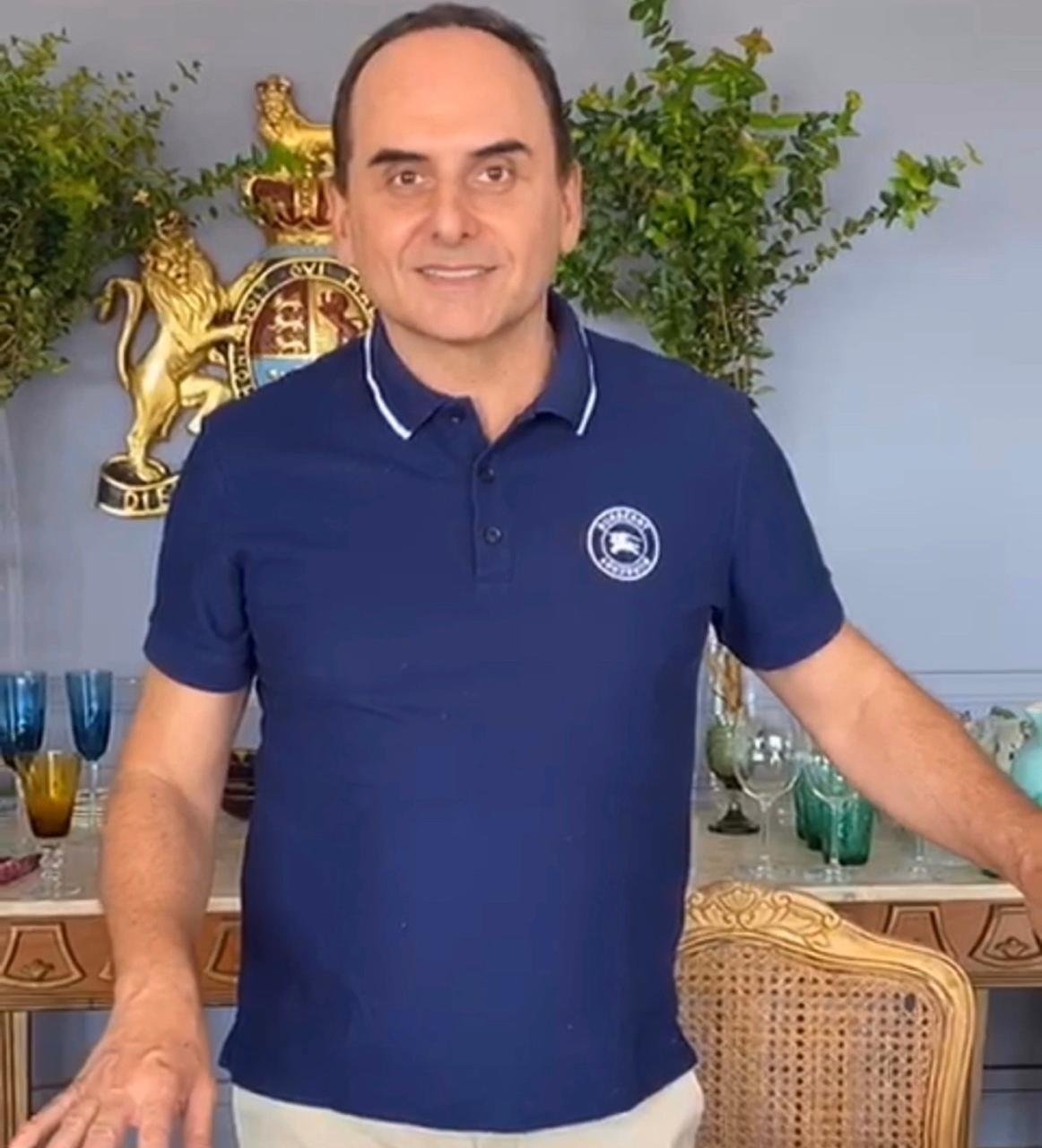 RENATO AGUIAR ASSINA CARDÁPIO