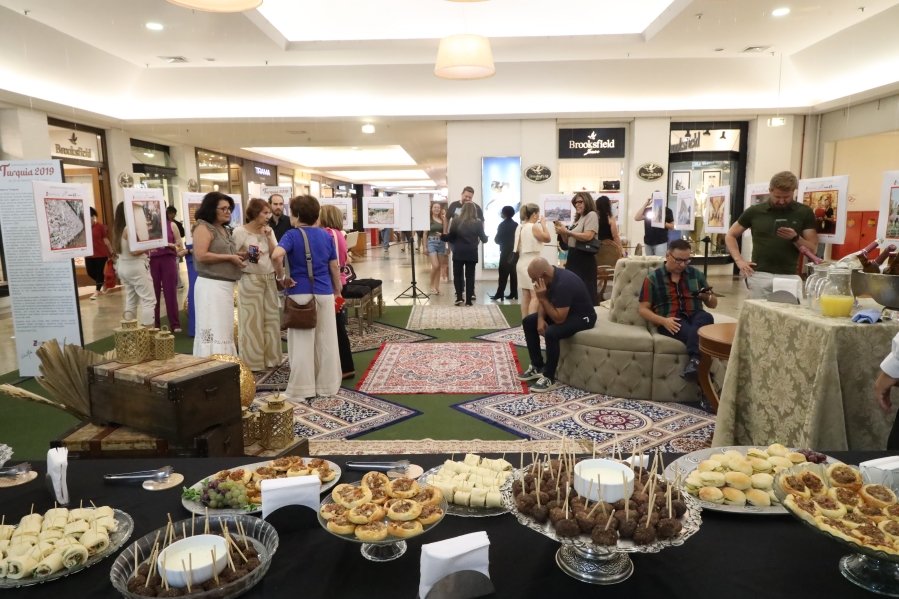 COQUETEL DE ABERTURA DA 4ª EDIÇÃO DA EXPOSIÇÃO FOTOGRÁFICA “PAÍSES E SUAS CULTURAS” TURQUIA 2019/RIOPRETO SHOPPING - Eloisa Mattos