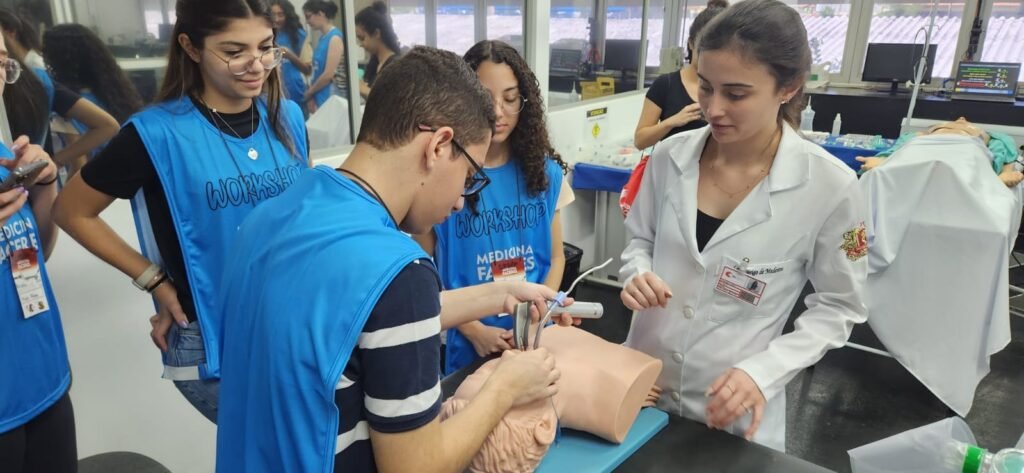 Workshop da Faculdade de Medicina Faceres Orienta Estudantes na Decisão da Carreira Médica