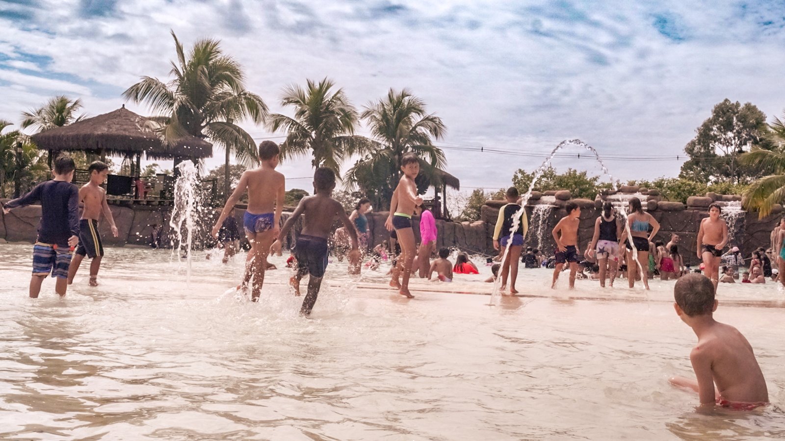 BARRETOS COUNTRY PROMOVE O DIA DA ALEGRIA