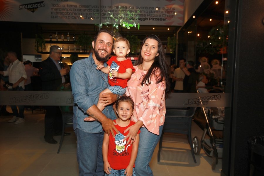 INAUGURAÇÃO DA MOLECAGGIO PIZZARIA E BAR EM ENGENHEIRO SHIMIDTH - Eloisa Mattos