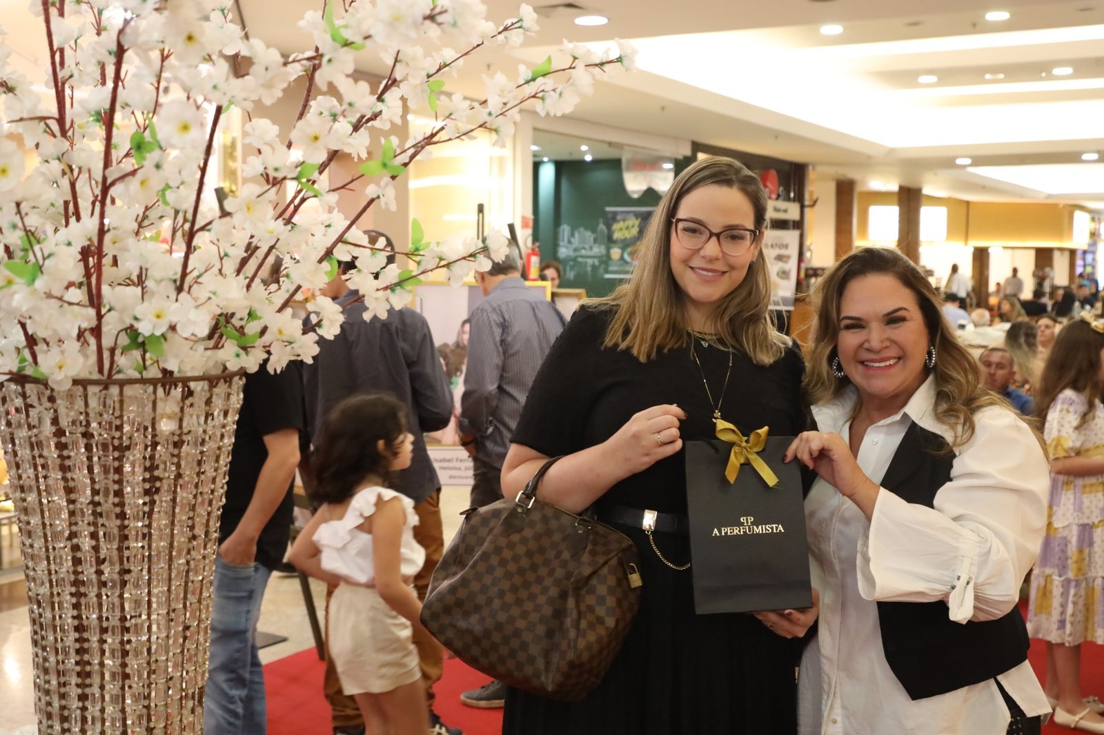 COQUETEL 16ª EDIÇÃO “MÃES E FILHOS EM FOCO” NO RIOPRETO SHOPPING CENTER - Eloisa Mattos