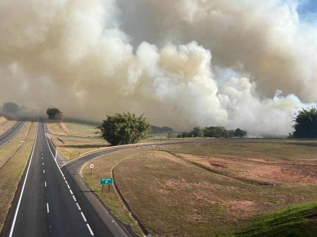 Econoroeste Alerta Sobre o Aumento de Focos de Incêndio Próximos às Rodovias nos Meses de Estiagem