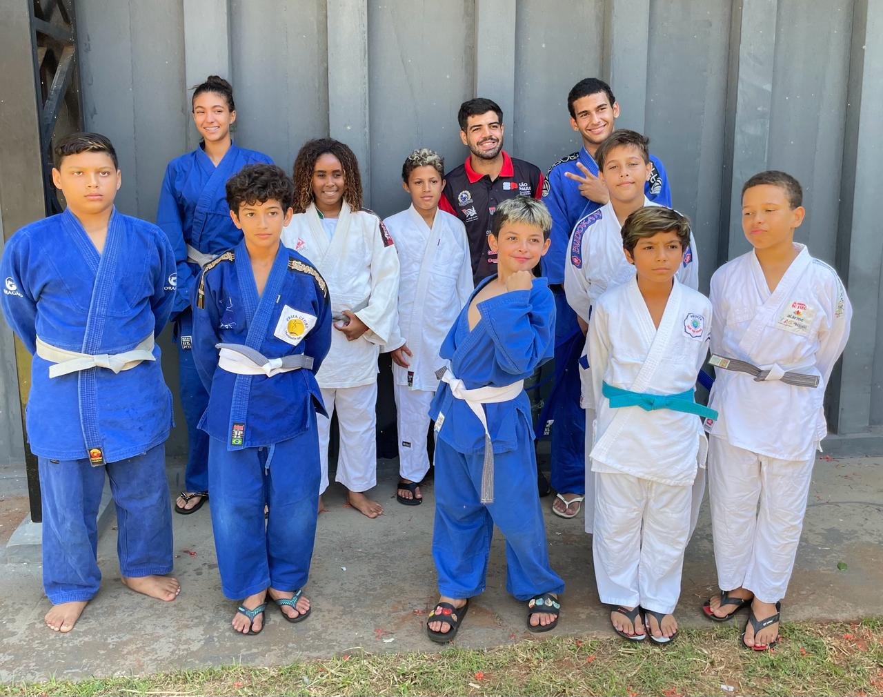 CRIANÇAS DO INSTITUTO AMAA PARTICIPAM DE COMPETIÇÃO ESTADUAL DE JUDÔ