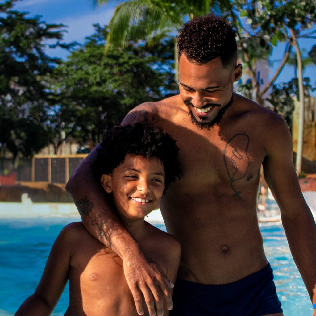 Celebre o Dia dos Pais no Hot Beach Olímpia: Pai e Filho, a Dupla Perfeita