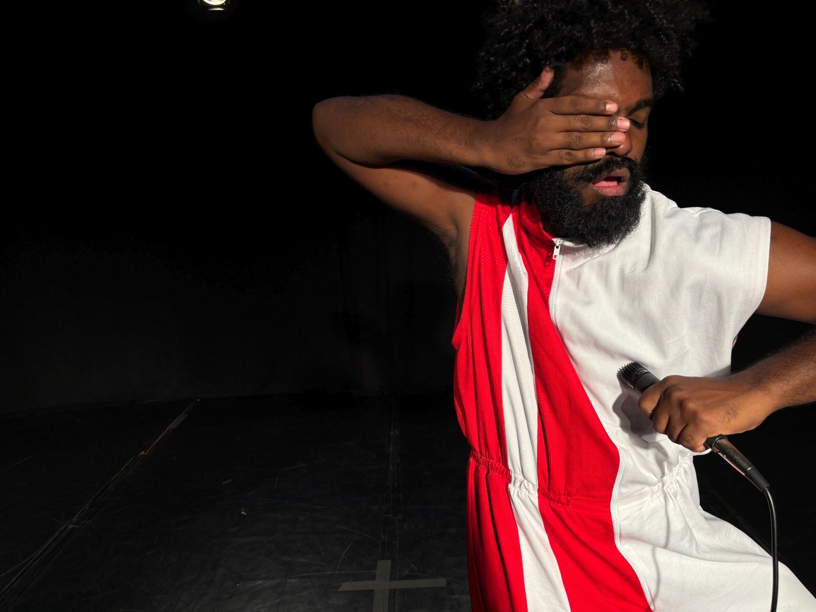 MAYK RICARDO ESTREIA COMO DIRETOR EM SOLO INTIMISTA