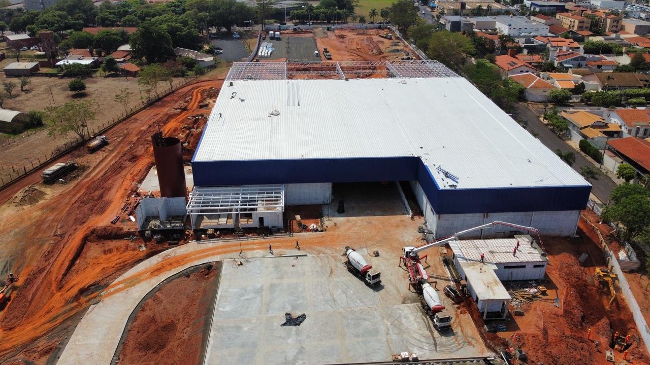 OBRAS DA 1ª LOJA DO ASSAÍ EM SÃO JOSÉ DO RIO PRETO AVANÇAM E REDE INICIA TREINAMENTO DOS COLABORADORES