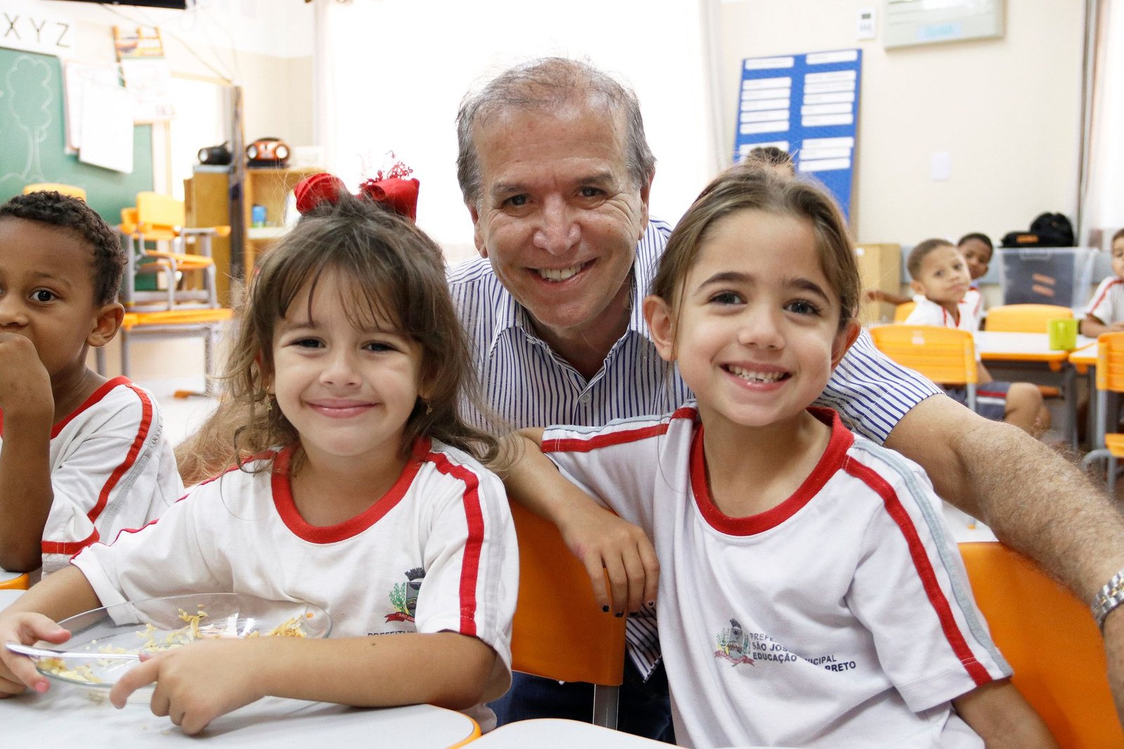 EDUCAÇÃO ENTREGA ESCOLA MUNICIPAL MENINO JESUS TOTALMENTE REFORMADA