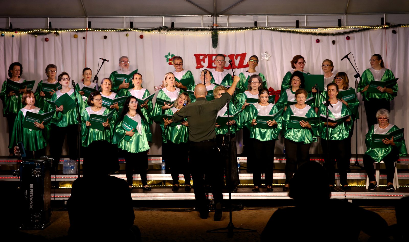 CORAL UNIENCANTA SE APRESENTA EM RIO PRETO