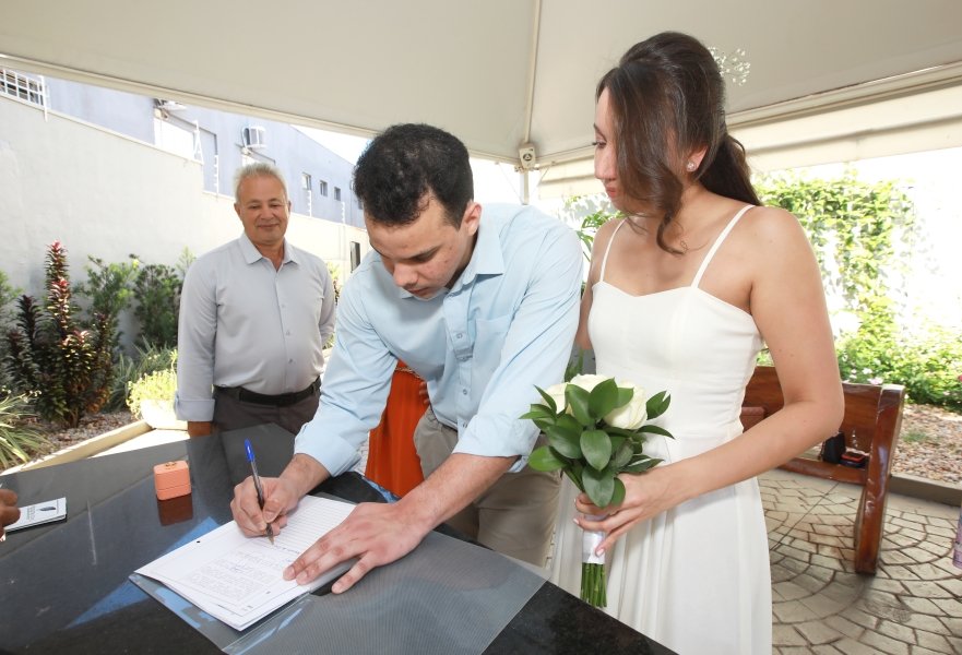CASAMENTO CIVIL DE VITOR LIMA E CAROLINA GISMENE - Eloisa Mattos