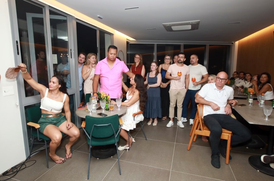 BIRTHDAY AT SUNSET – SÉRGIO AZEM - Eloisa Mattos