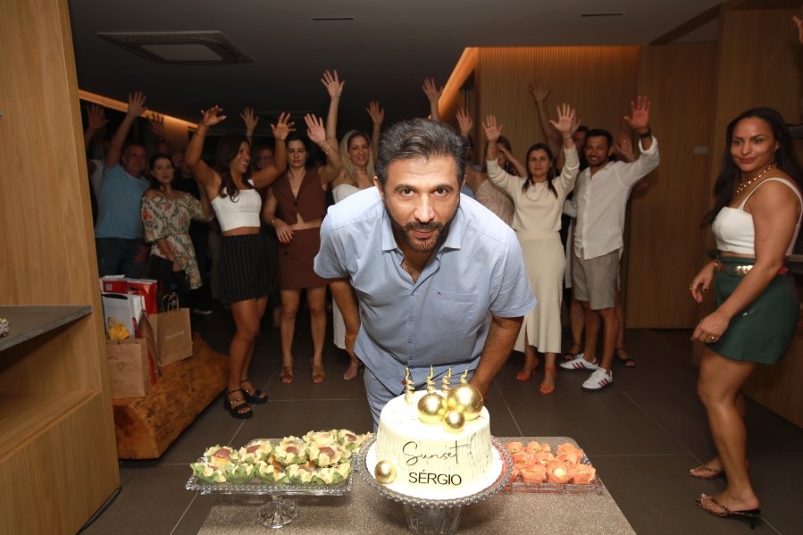 BIRTHDAY AT SUNSET – SÉRGIO AZEM - Eloisa Mattos