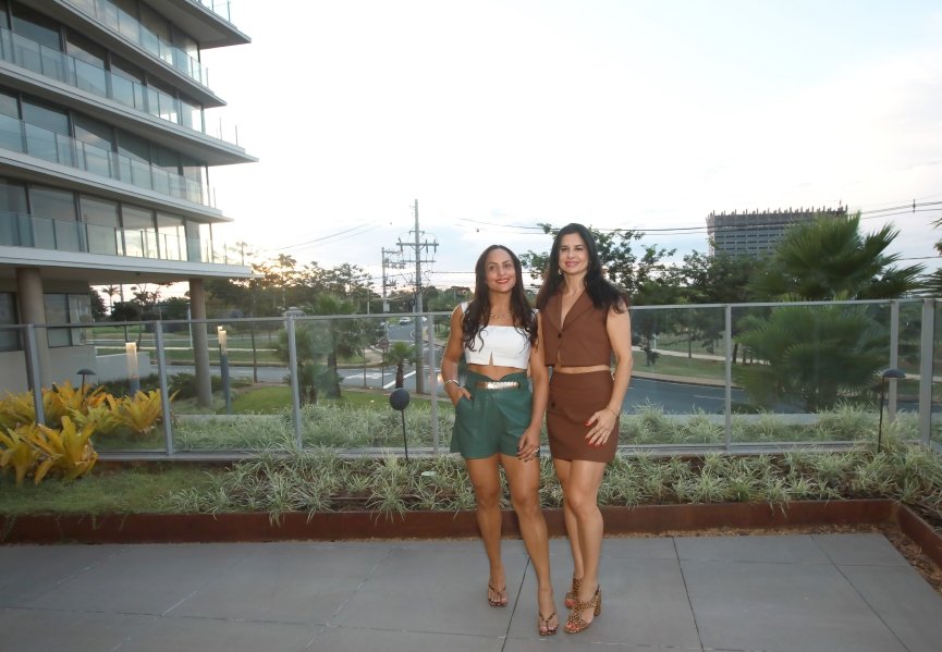 BIRTHDAY AT SUNSET – SÉRGIO AZEM - Eloisa Mattos