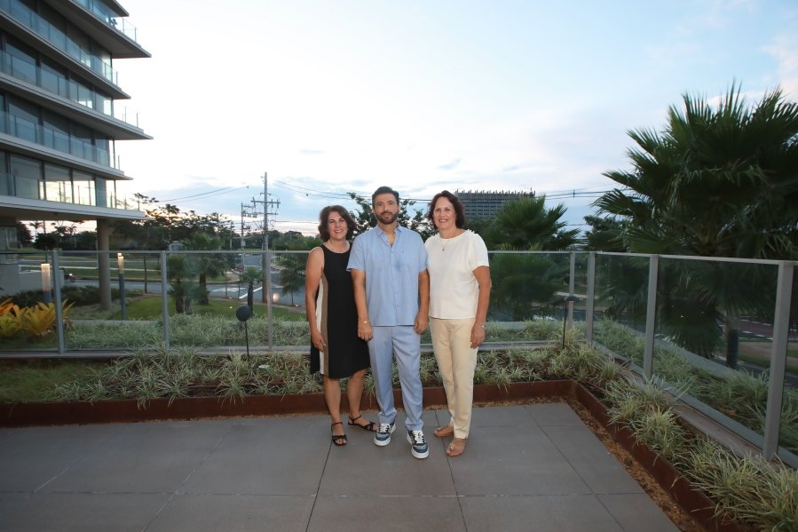 BIRTHDAY AT SUNSET – SÉRGIO AZEM - Eloisa Mattos