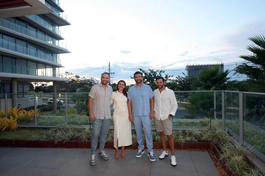 BIRTHDAY AT SUNSET – SÉRGIO AZEM - Eloisa Mattos