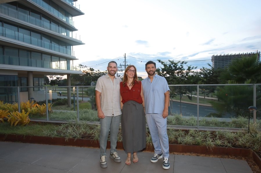 BIRTHDAY AT SUNSET – SÉRGIO AZEM - Eloisa Mattos