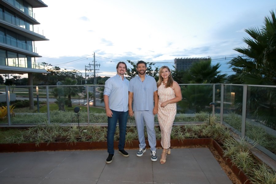 BIRTHDAY AT SUNSET – SÉRGIO AZEM - Eloisa Mattos