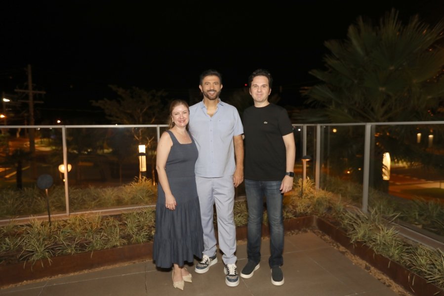 BIRTHDAY AT SUNSET – SÉRGIO AZEM - Eloisa Mattos