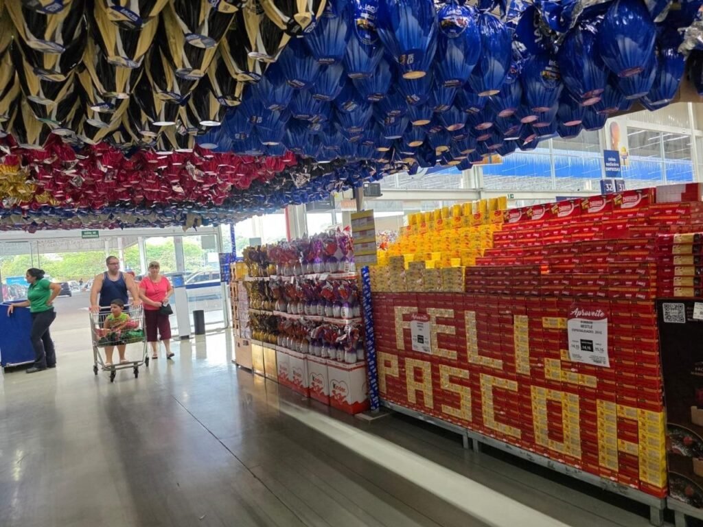 Páscoa: Assaí Aposta em Variedade e Reformula Exposição de Ovos de Chocolate e Produtos Presenteáveis