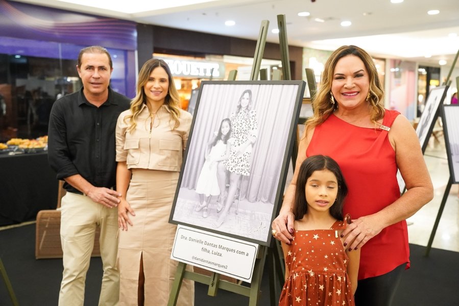 COQUETEL DE ABERTURA DA 17ª EDIÇÃO DA EXPOSIÇÃO FOTOGRÁFICA “MÃES E FILHOS EM FOCO” RIOPRETO SHOPPING CENTER - Eloisa Mattos