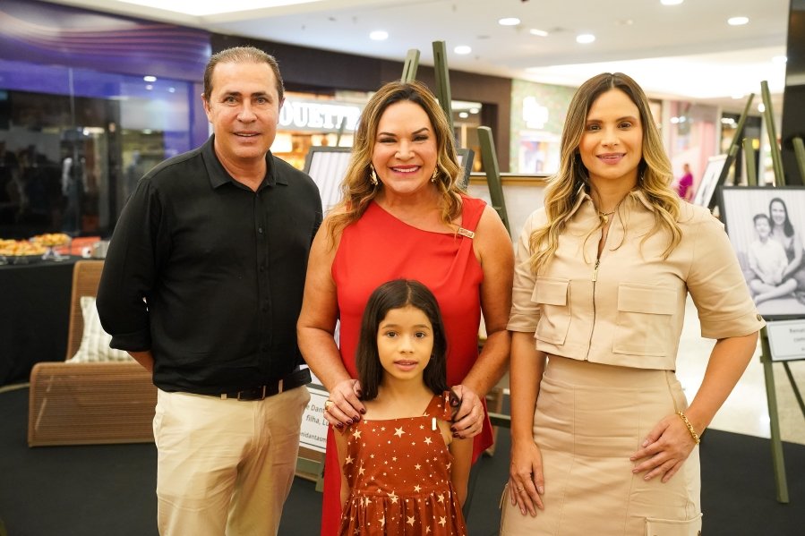 COQUETEL DE ABERTURA DA 17ª EDIÇÃO DA EXPOSIÇÃO FOTOGRÁFICA “MÃES E FILHOS EM FOCO” RIOPRETO SHOPPING CENTER - Eloisa Mattos