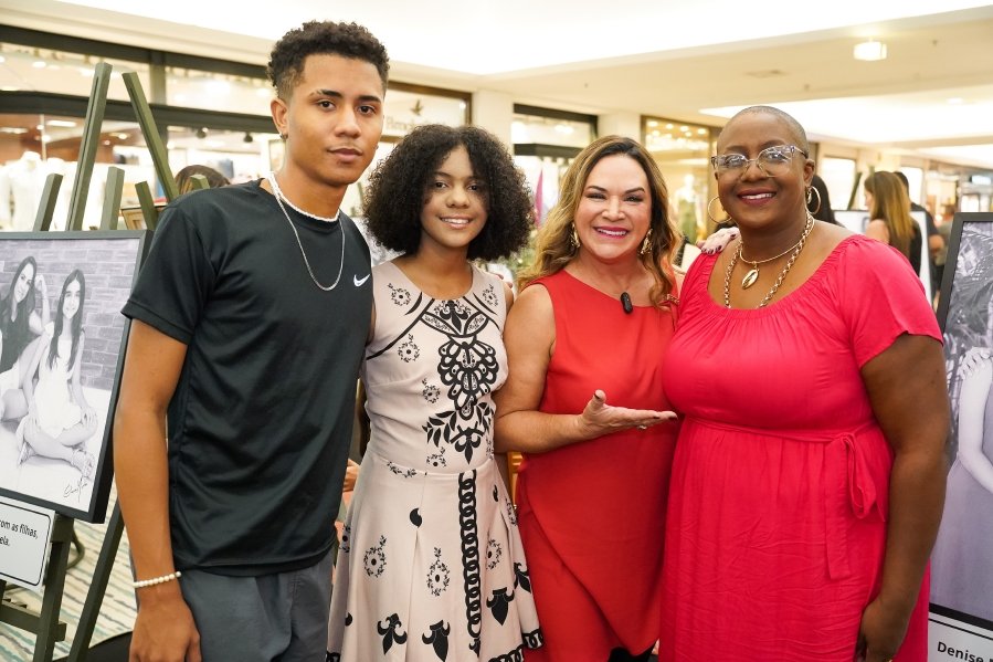 COQUETEL DE ABERTURA DA 17ª EDIÇÃO DA EXPOSIÇÃO FOTOGRÁFICA “MÃES E FILHOS EM FOCO” RIOPRETO SHOPPING CENTER - Eloisa Mattos