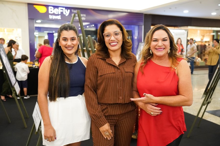 COQUETEL DE ABERTURA DA 17ª EDIÇÃO DA EXPOSIÇÃO FOTOGRÁFICA “MÃES E FILHOS EM FOCO” RIOPRETO SHOPPING CENTER - Eloisa Mattos