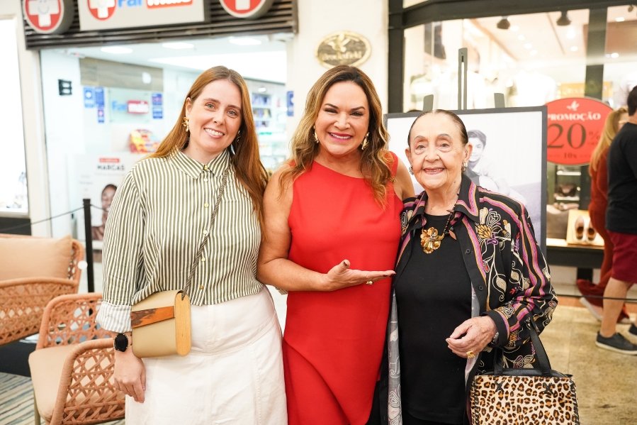 COQUETEL DE ABERTURA DA 17ª EDIÇÃO DA EXPOSIÇÃO FOTOGRÁFICA “MÃES E FILHOS EM FOCO” RIOPRETO SHOPPING CENTER - Eloisa Mattos