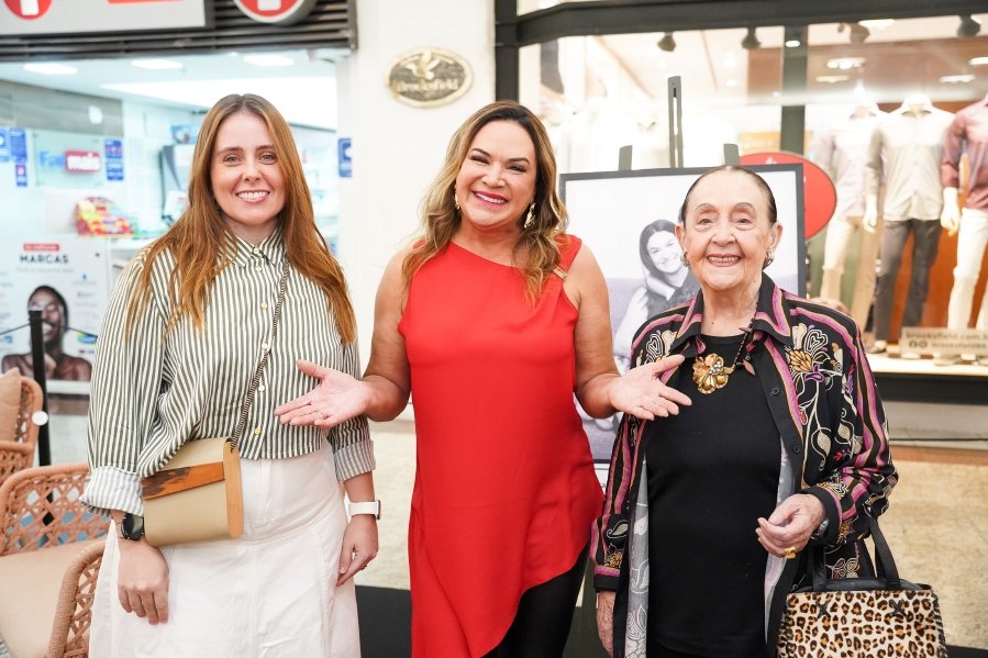 COQUETEL DE ABERTURA DA 17ª EDIÇÃO DA EXPOSIÇÃO FOTOGRÁFICA “MÃES E FILHOS EM FOCO” RIOPRETO SHOPPING CENTER - Eloisa Mattos