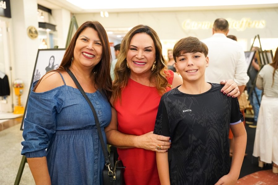 COQUETEL DE ABERTURA DA 17ª EDIÇÃO DA EXPOSIÇÃO FOTOGRÁFICA “MÃES E FILHOS EM FOCO” RIOPRETO SHOPPING CENTER - Eloisa Mattos