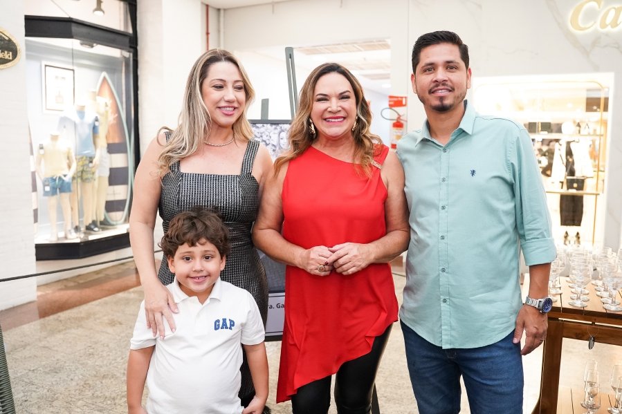 COQUETEL DE ABERTURA DA 17ª EDIÇÃO DA EXPOSIÇÃO FOTOGRÁFICA “MÃES E FILHOS EM FOCO” RIOPRETO SHOPPING CENTER - Eloisa Mattos