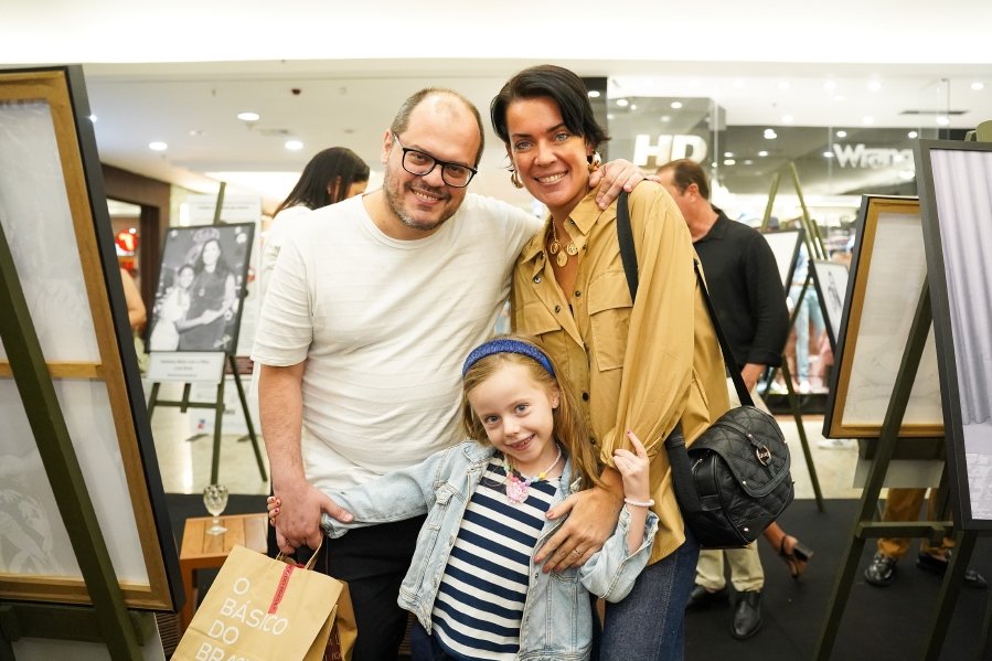 COQUETEL DE ABERTURA DA 17ª EDIÇÃO DA EXPOSIÇÃO FOTOGRÁFICA “MÃES E FILHOS EM FOCO” RIOPRETO SHOPPING CENTER - Eloisa Mattos