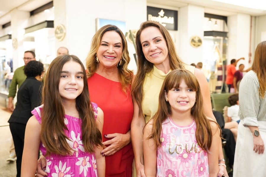 COQUETEL DE ABERTURA DA 17ª EDIÇÃO DA EXPOSIÇÃO FOTOGRÁFICA “MÃES E FILHOS EM FOCO” RIOPRETO SHOPPING CENTER - Eloisa Mattos