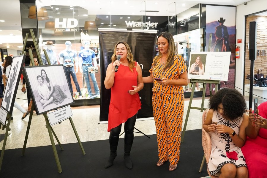 COQUETEL DE ABERTURA DA 17ª EDIÇÃO DA EXPOSIÇÃO FOTOGRÁFICA “MÃES E FILHOS EM FOCO” RIOPRETO SHOPPING CENTER - Eloisa Mattos