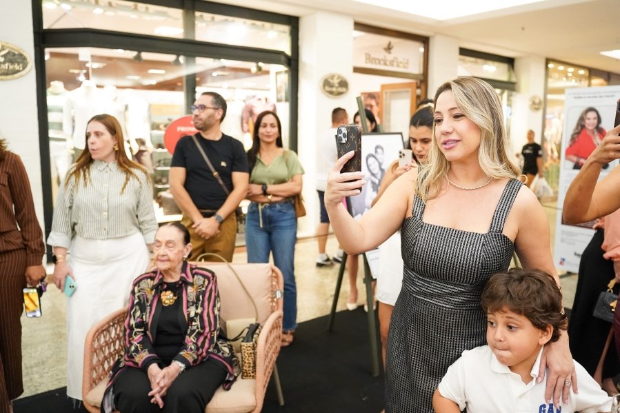COQUETEL DE ABERTURA DA 17ª EDIÇÃO DA EXPOSIÇÃO FOTOGRÁFICA “MÃES E FILHOS EM FOCO” RIOPRETO SHOPPING CENTER - Eloisa Mattos