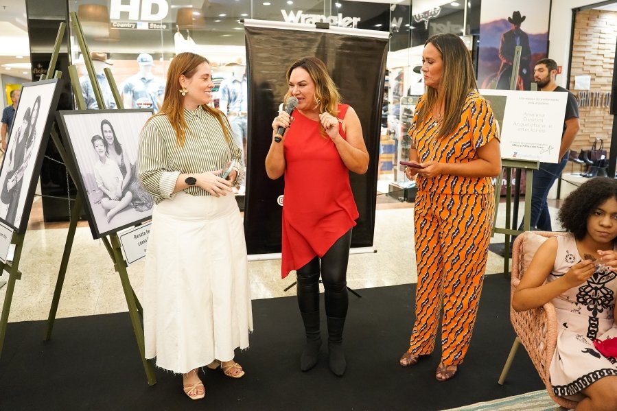 COQUETEL DE ABERTURA DA 17ª EDIÇÃO DA EXPOSIÇÃO FOTOGRÁFICA “MÃES E FILHOS EM FOCO” RIOPRETO SHOPPING CENTER - Eloisa Mattos
