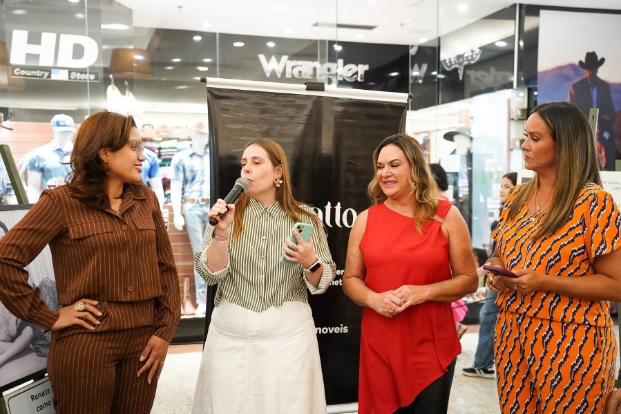COQUETEL DE ABERTURA DA 17ª EDIÇÃO DA EXPOSIÇÃO FOTOGRÁFICA “MÃES E FILHOS EM FOCO” RIOPRETO SHOPPING CENTER - Eloisa Mattos