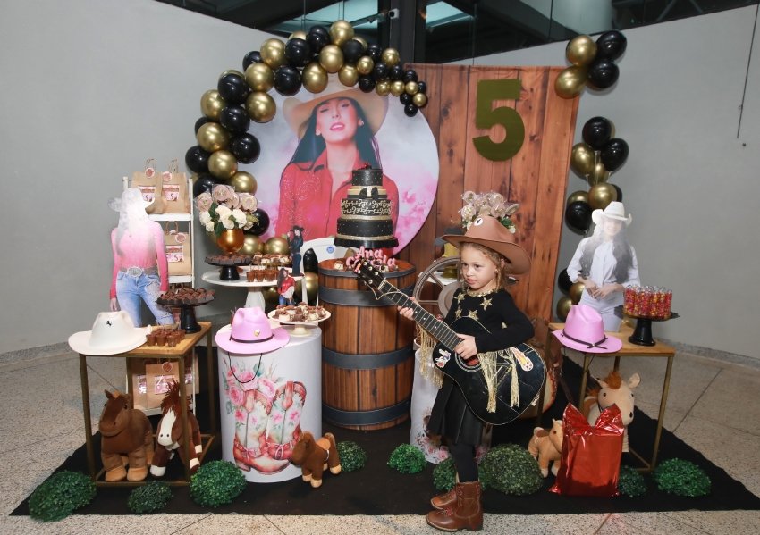 ANIVERSÁRIO DE MANUELLA CALDAS F. VIEIRA, 5 ANOS – TEMA: “ANA CASTELA” - Eloisa Mattos