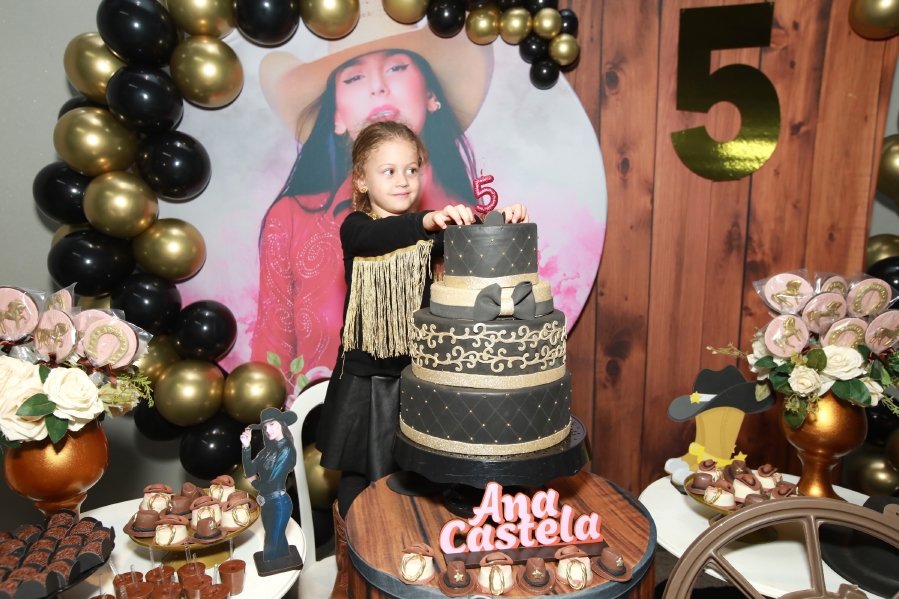 ANIVERSÁRIO DE MANUELLA CALDAS F. VIEIRA, 5 ANOS – TEMA: “ANA CASTELA” - Eloisa Mattos