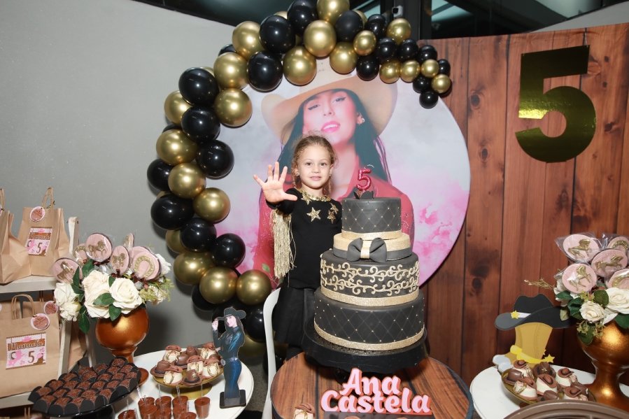 ANIVERSÁRIO DE MANUELLA CALDAS F. VIEIRA, 5 ANOS – TEMA: “ANA CASTELA” - Eloisa Mattos