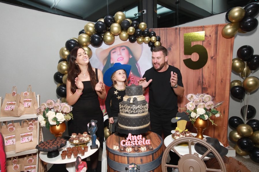 ANIVERSÁRIO DE MANUELLA CALDAS F. VIEIRA, 5 ANOS – TEMA: “ANA CASTELA” - Eloisa Mattos