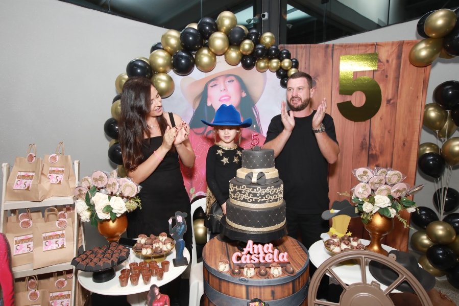 ANIVERSÁRIO DE MANUELLA CALDAS F. VIEIRA, 5 ANOS – TEMA: “ANA CASTELA” - Eloisa Mattos