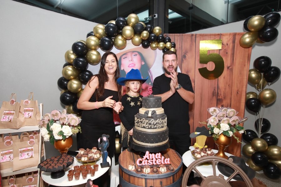 ANIVERSÁRIO DE MANUELLA CALDAS F. VIEIRA, 5 ANOS – TEMA: “ANA CASTELA” - Eloisa Mattos