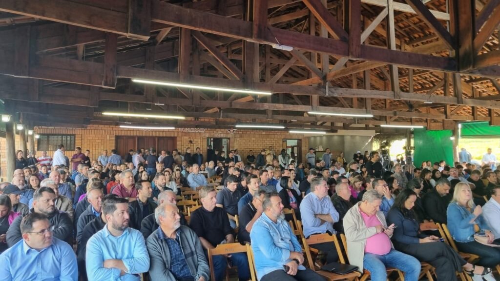 Deputado Luiz Carlos Motta Reúne Mais de 300 Lideranças da Região de Rio Preto