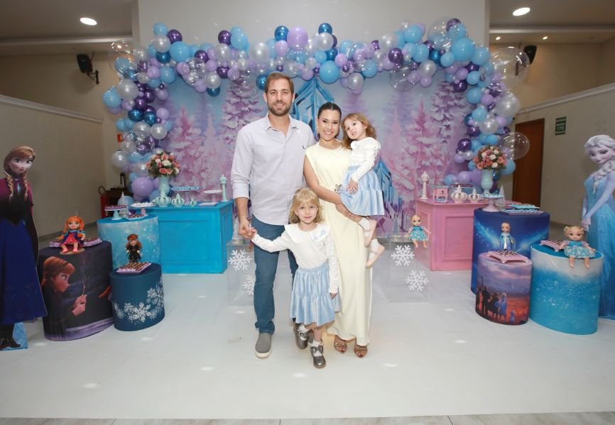 ANIVERSÁRIO DE 5 ANOS DA PRINCESA VERÔNICA –“TEMA FROZEN” (MUNDO KIDS) - Eloisa Mattos