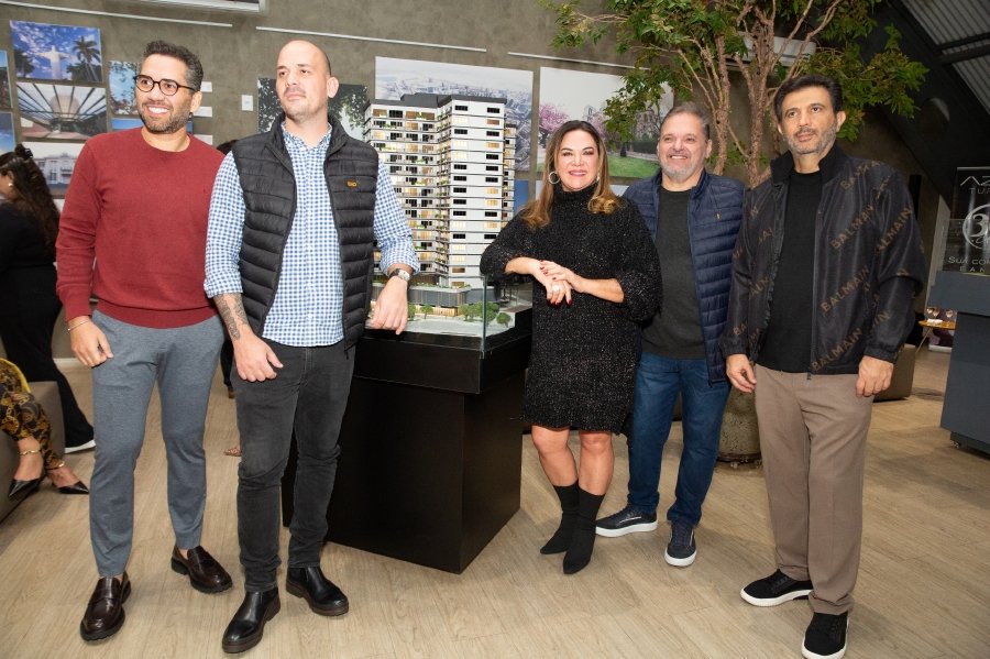 COQUETEL DE ABERTURA DA VERNISSAGE “MUNDOS E CAMINHOS” OLHAR QUE ATRAVESSA FRONTEIRAS – BILD CONSTRUTORA - Eloisa Mattos