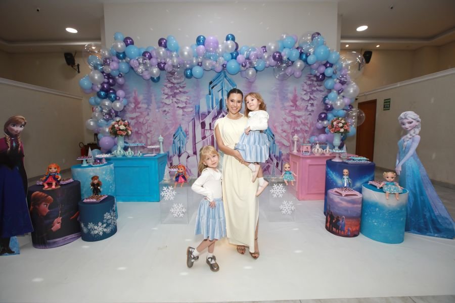 ANIVERSÁRIO DE 5 ANOS DA PRINCESA VERÔNICA –“TEMA FROZEN” (MUNDO KIDS) - Eloisa Mattos