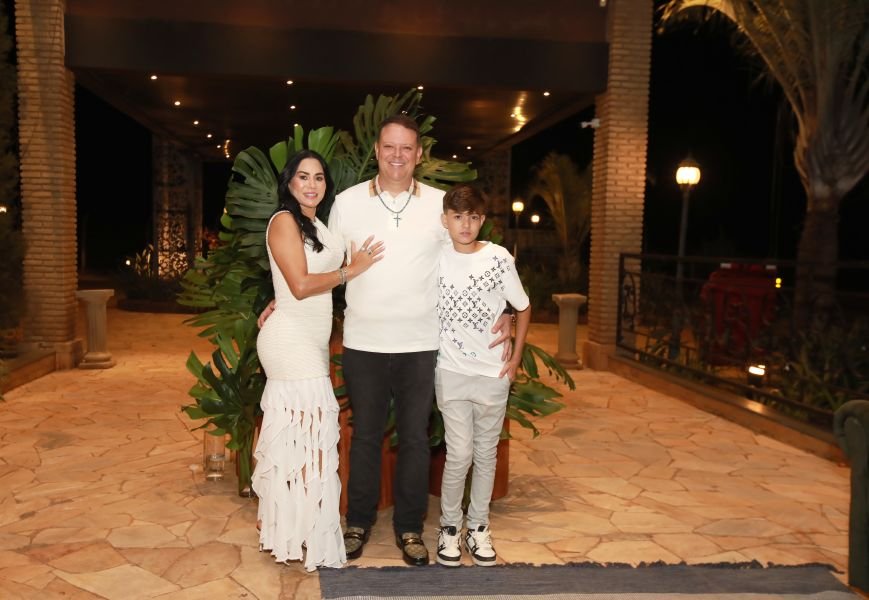  ANIVERSÁRIO EM DOSE DUPLA – UMA NOITE INESQUECÍVEL PARA OS AMIGOS: CLEITINHO E RICARDO - Eloisa Mattos